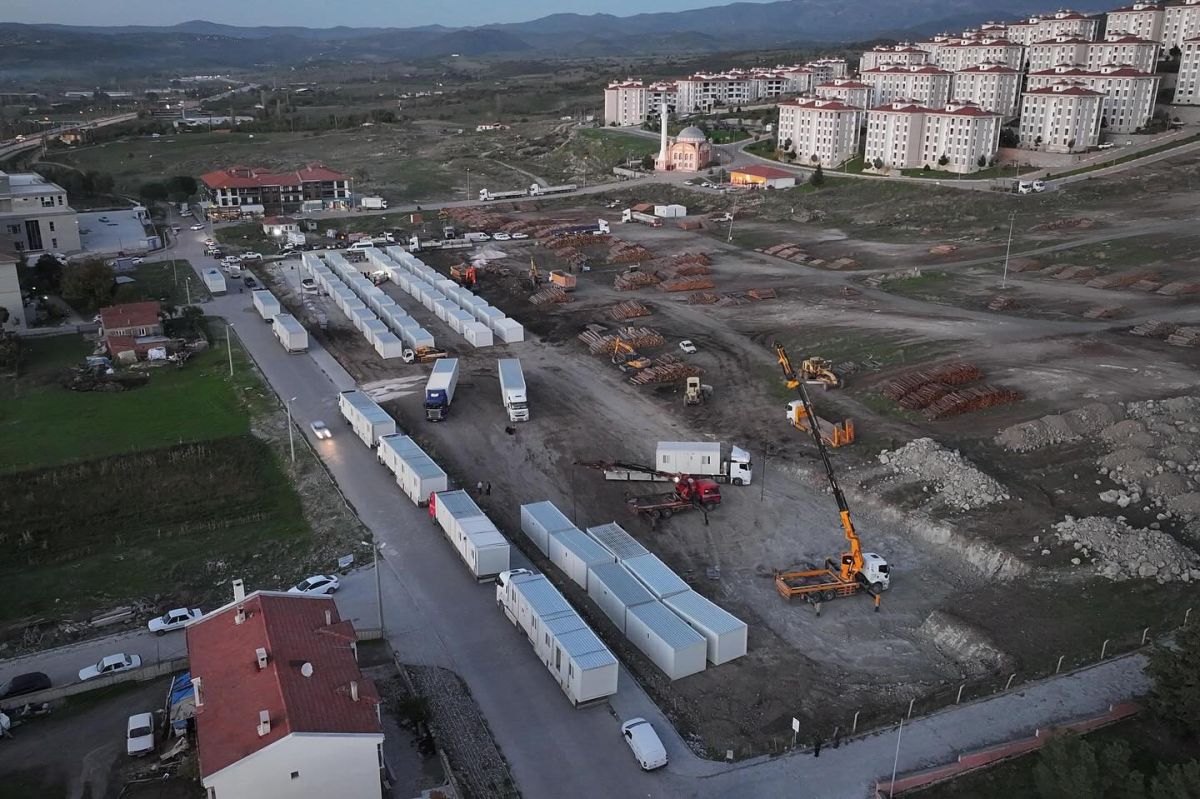 Sındırgı’da Enkazın Yerini Konteyner Kent Aldı 572718810 18312644359222704 6392383327923389413 n - Marmara Bölge Gazetesi