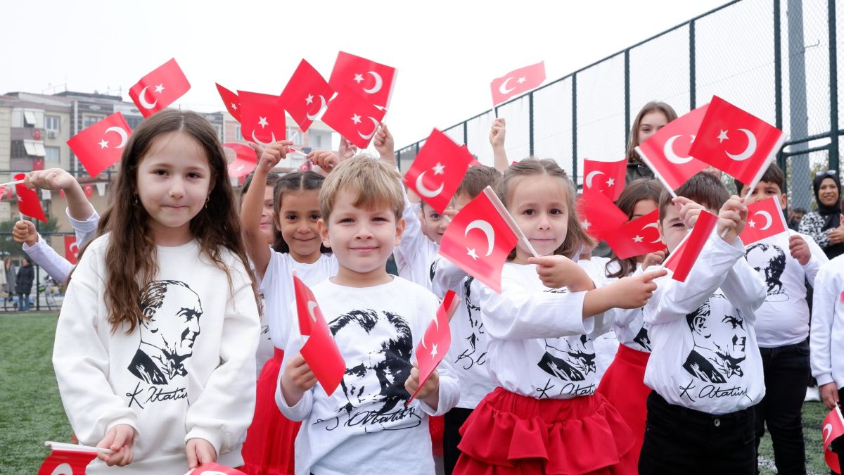 Cumhuriyetimizin kuruluşunun 102. yılı, Balıkesir’in Susurluk ilçesinde büyük bir coşkuyla