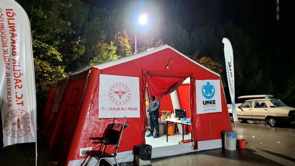 Sındırgı Depreminde Dakikalarla Yarış! Sağlık Müdürü ve Ekipler Sahada 574575226 821988597202694 8493262340960596757 n - Marmara Bölge Gazetesi