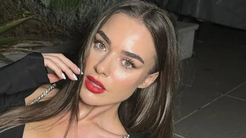 Ünlü oyuncu Bensu Soral, son dönemde yüz hatlarındaki belirgin değişimle