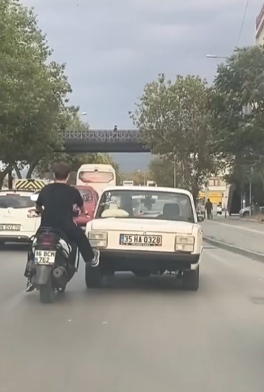 Tek Ayağıyla Otomobili İtti! AW547857 01 - Marmara Bölge Gazetesi