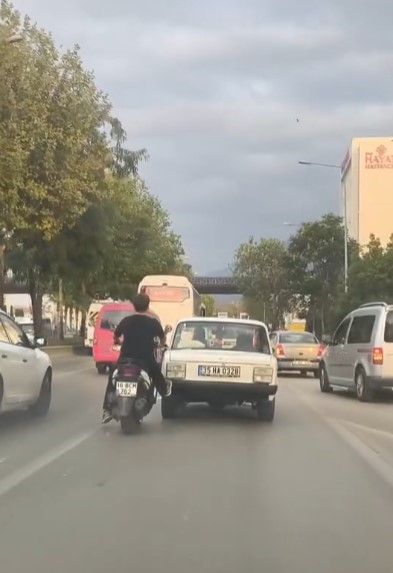 Tek Ayağıyla Otomobili İtti! AW547857 02 - Marmara Bölge Gazetesi