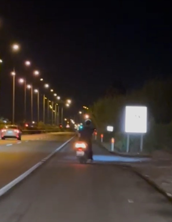 Motosikletli Levhaya Çarptı! AW549442 02 - Marmara Bölge Gazetesi
