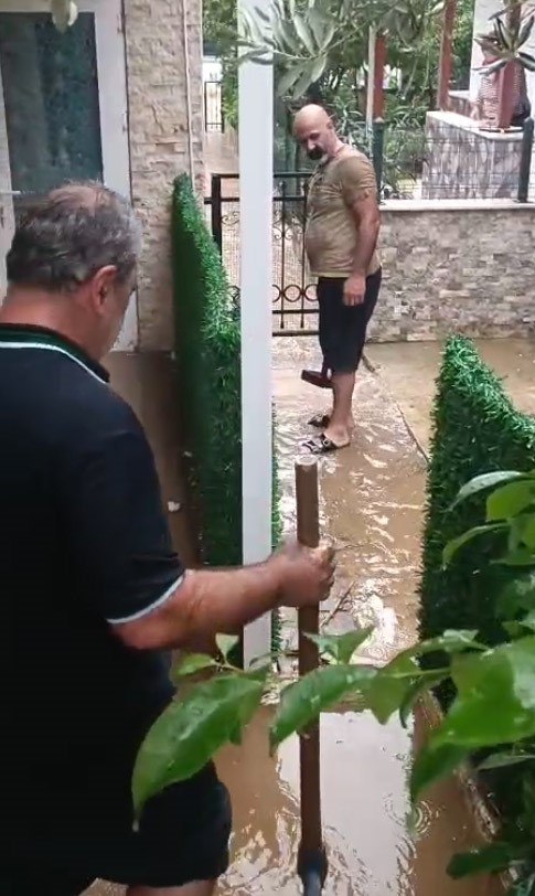 Sağanak Yağış Hayatı Felç Etti! AW551279 03 - Marmara Bölge Gazetesi