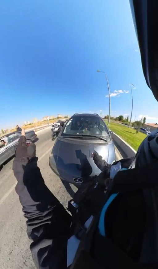 Trafikte Kadın Motorcuya Şiddet! AW552114 01 - Marmara Bölge Gazetesi