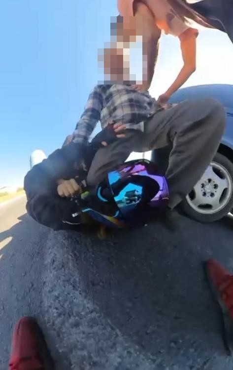 Trafikte Kadın Motorcuya Şiddet! AW552114 04 - Marmara Bölge Gazetesi