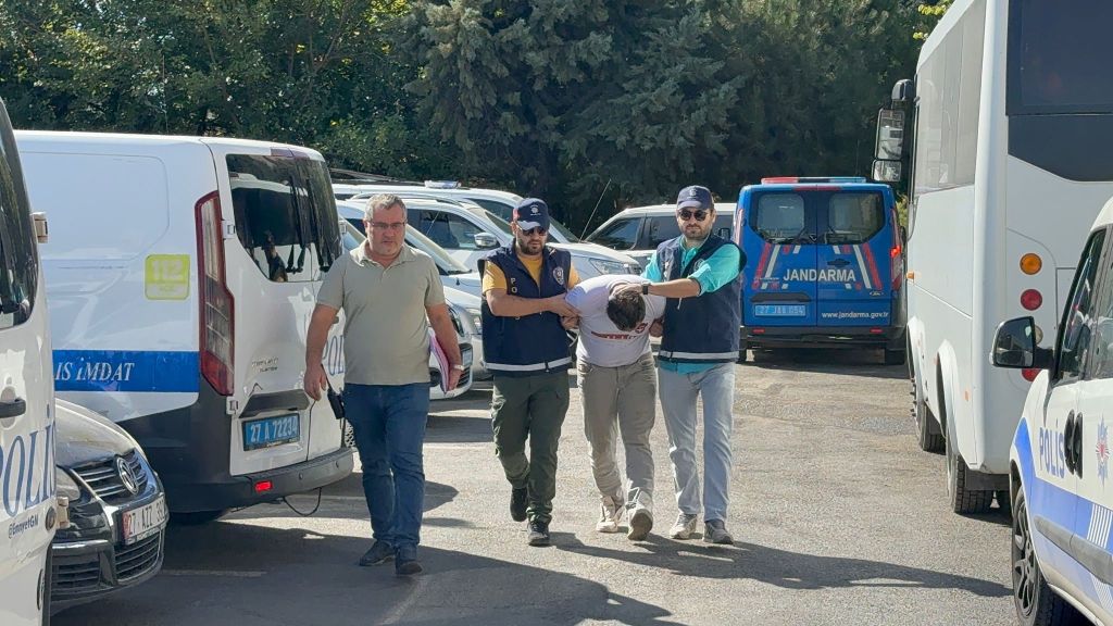Annesini Tekmeledi, Ağabeyini Bıçaklayarak Öldürdü! AW552723 08 - Marmara Bölge Gazetesi