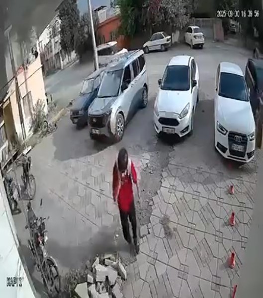 Lise Öğrencisine Okul Çıkışı Demir Sopalı Saldırı! AW553500 02 - Marmara Bölge Gazetesi