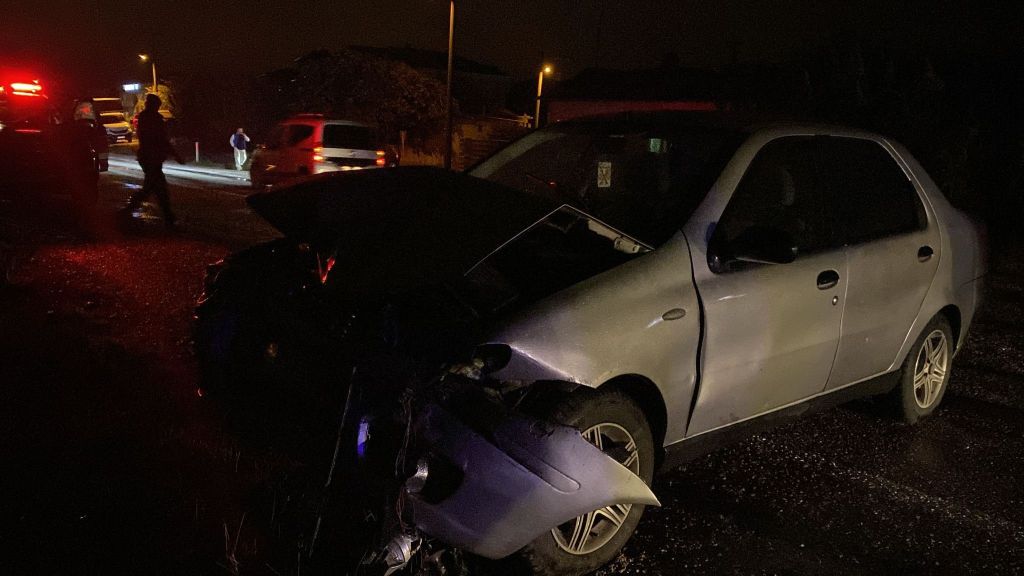 Gönen’de Otomobil Traktöre Çarptı: 2 Yaralı AW556925 03 - Marmara Bölge Gazetesi