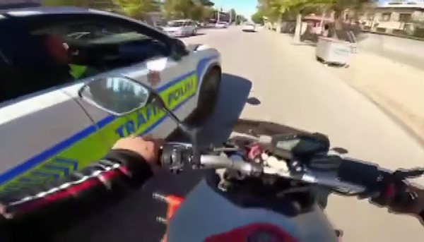 Trafikte Kural Tanımadı Polis Önüne Kırdı! AW557088 01 - Marmara Bölge Gazetesi