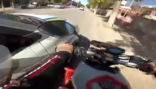 Trafikte Kural Tanımadı Polis Önüne Kırdı! AW557088 02 - Marmara Bölge Gazetesi