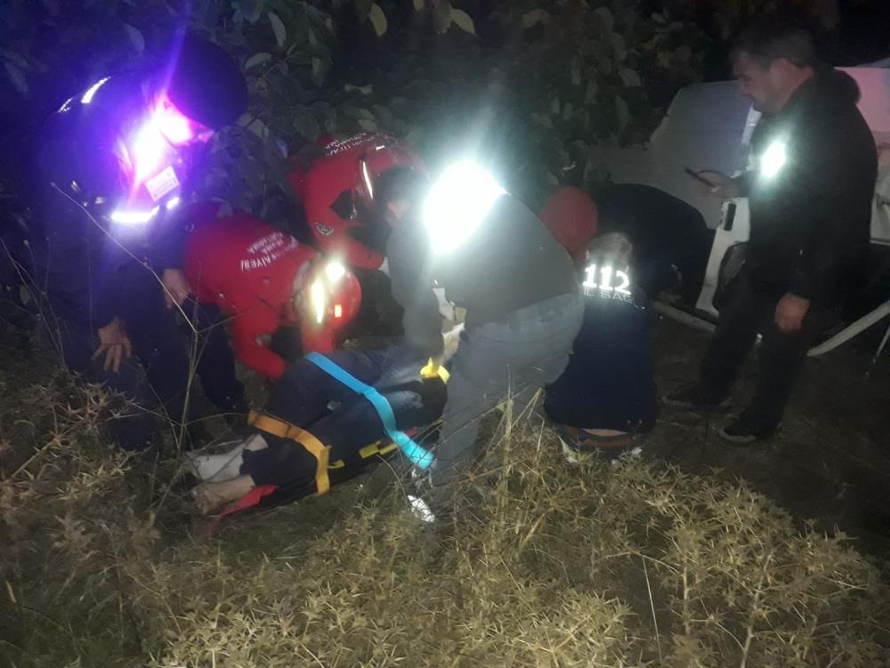 Balıkesir’in Savaştepe ilçesinde bir sürücünün direksiyon hakimiyetini kaybetmesiyle otomobil, şarampole