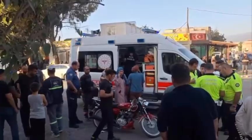 Motosiklet Sürücüsü Havalanıp Yaşlı Çiftin Üzerine Düştü! AW559600 04 - Marmara Bölge Gazetesi