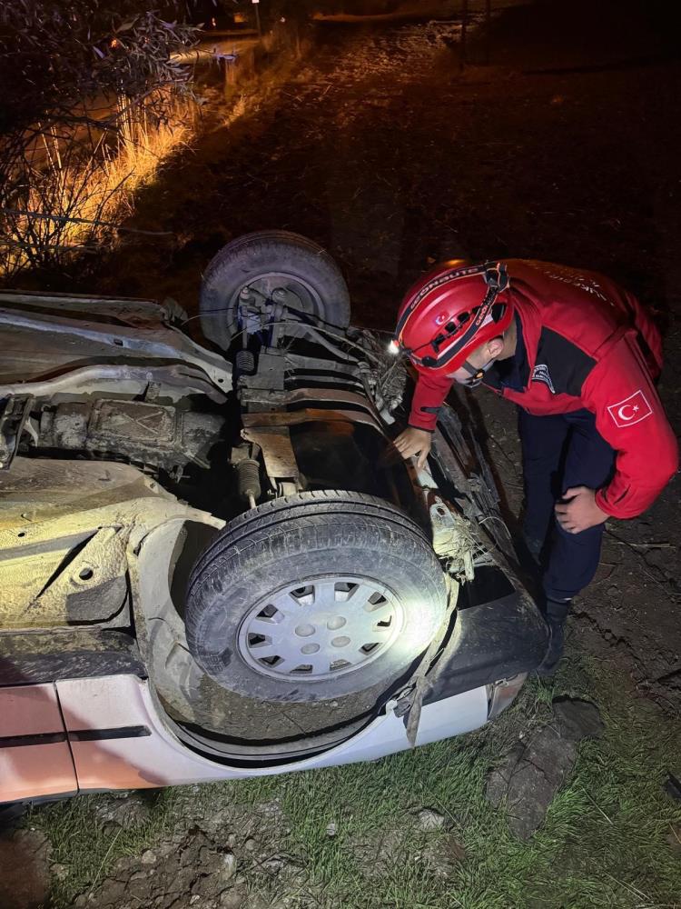 Balıkesir’de sabaha karşı meydana gelen trafik kazasında, kontrolden çıkan bir