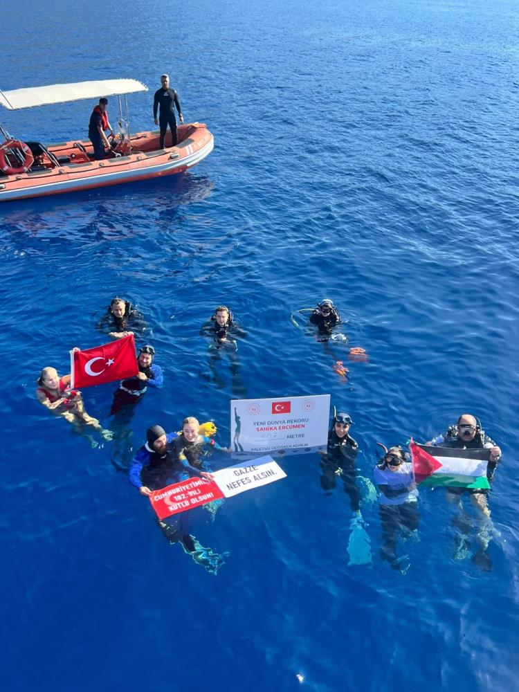 Şahika Ercümen 107 Metreye Daldı! AW560530 02 - Marmara Bölge Gazetesi
