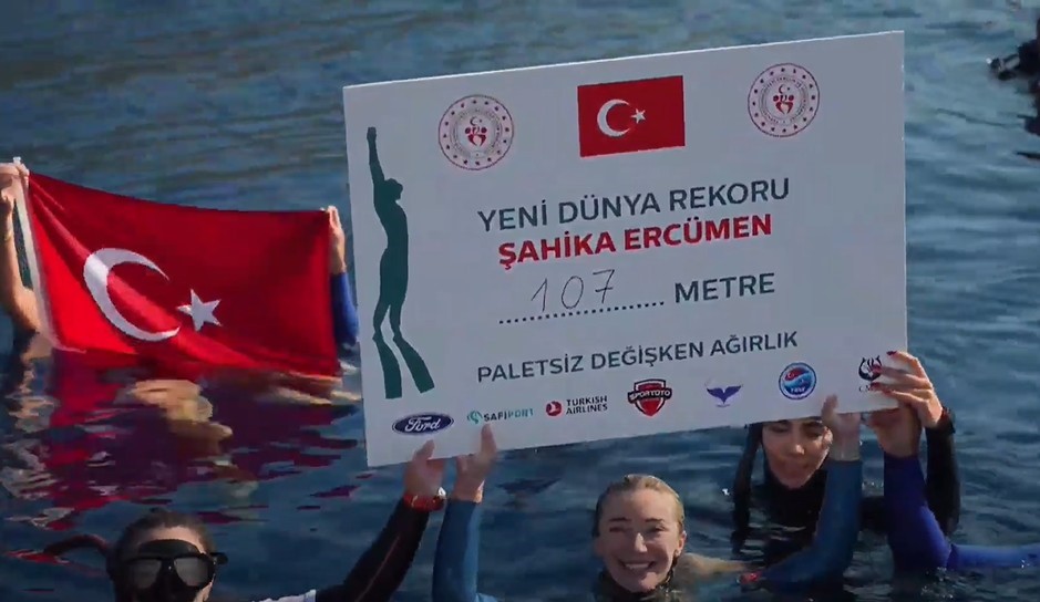 Şahika Ercümen 107 Metreye Daldı! AW560530 07 - Marmara Bölge Gazetesi