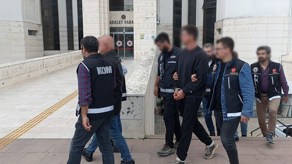Edremit’te Seri Cinayet Soruşturmasında 3 Kişi Adliyeye Sevk Edildi AW565793 04 - Marmara Bölge Gazetesi