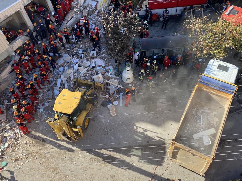 Gebze’de 6 Katlı Bina Çöktü! 5 Kişi Enkaz Altında Kaldı AW568788 13 - Marmara Bölge Gazetesi