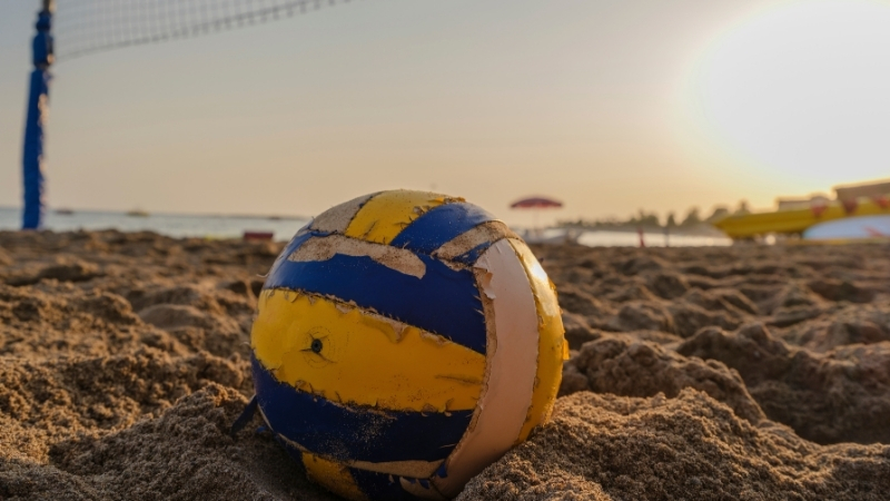 Burhaniye Belediyesi’nin ev sahipliğinde düzenlenen Plaj Voleybolu Festivali, Ören sahilinde