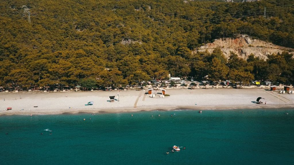 Antalya’nın doğayla iç içe kalan en özel sahillerinden Topçam Plajı,