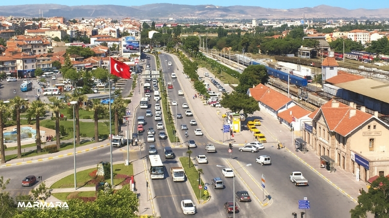 Balıkesir Karesi’de Dr. Ahmet Toprak Caddesi’nde başlatılan altyapı ve yol