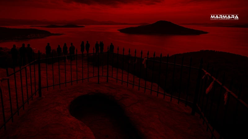 Ege’nin en büyüleyici gün batımlarından birine şahit olabileceğin Şeytan Sofrası,