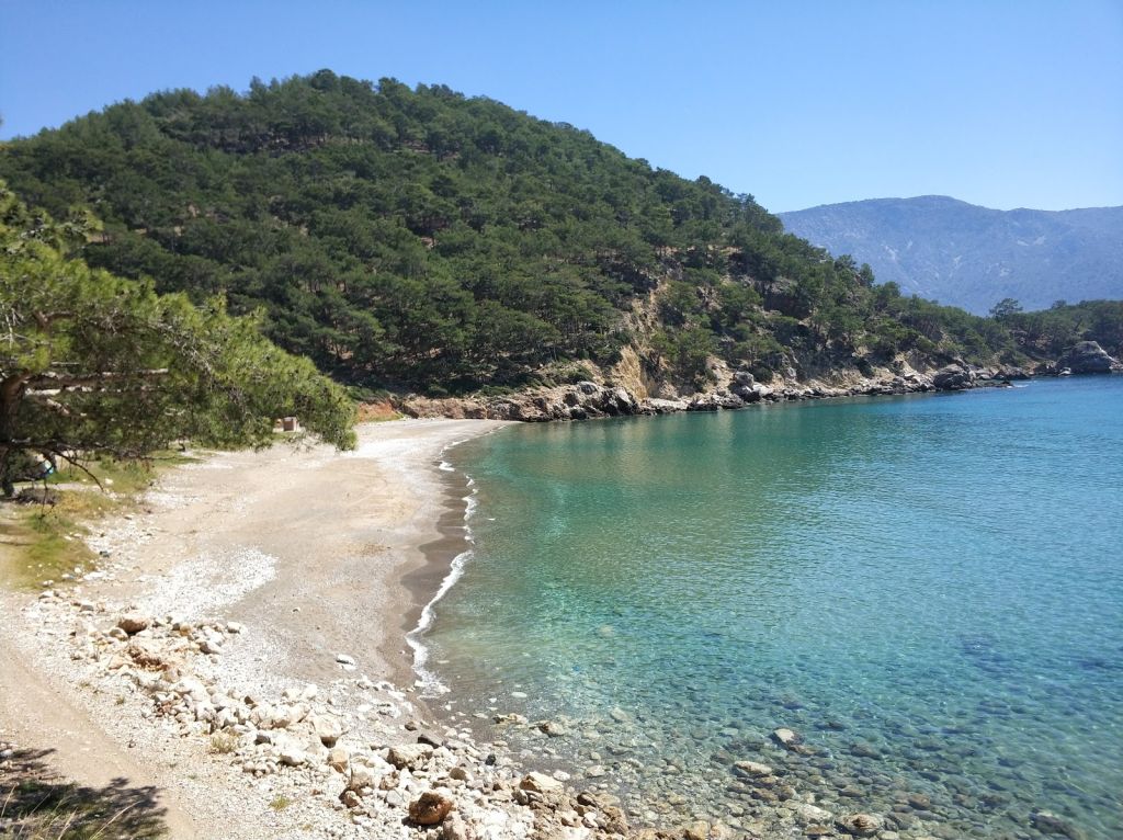 Antalya’nın saklı cenneti Papaz Koyu, el değmemiş doğası ve cam