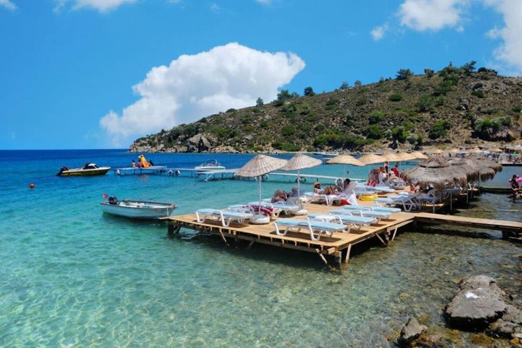 Antalya’nın doğal güzellikleri arasında yer alan Kargı Plajı, sakin atmosferi