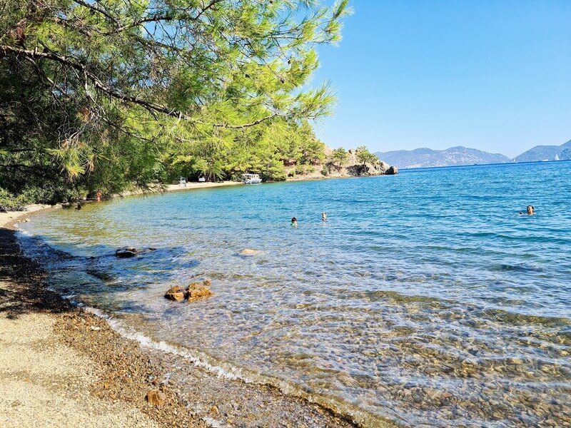 Muğla’nın Dalaman ilçesinde yer alan Kille Koyu, doğayla baş başa
