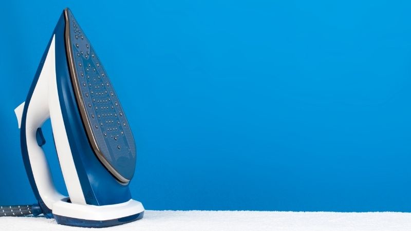 Ütü yaparken aniden kumaş üzerinde su lekeleri oluşuyor ya da