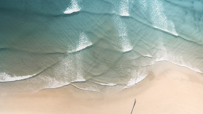 İzmir’in gürültüsünden kaçmak isteyenlerin yeni rotası Dolungaz Koyu, doğallığıyla büyülüyor.