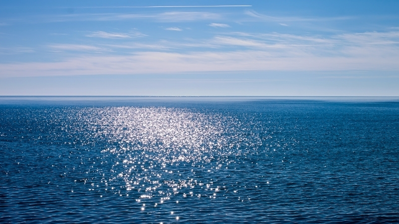 Balıkesir’in Burhaniye ilçesinde yer alan Ören Halk Plajı, tertemiz denizi,