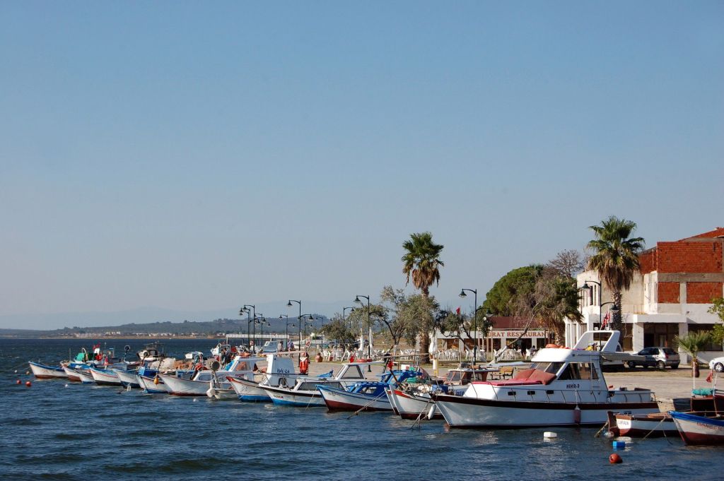 Mavi Bayraklı tertemiz sahiliyle dikkat çeken bu plaj, Ege’nin en