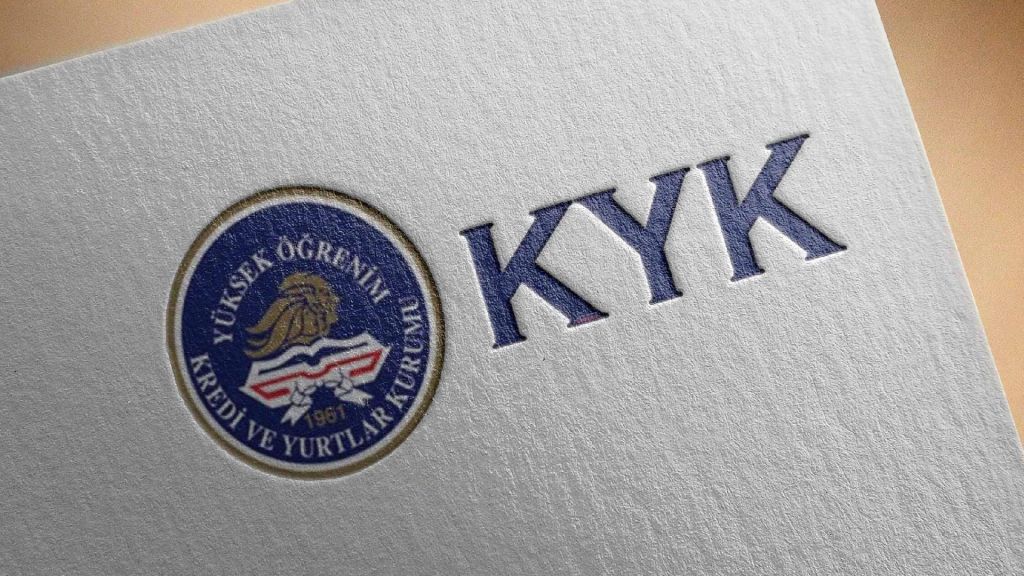 Gençlik ve Spor Bakanı Osman Aşkın Bak, üniversite öğrencilerinin merakla