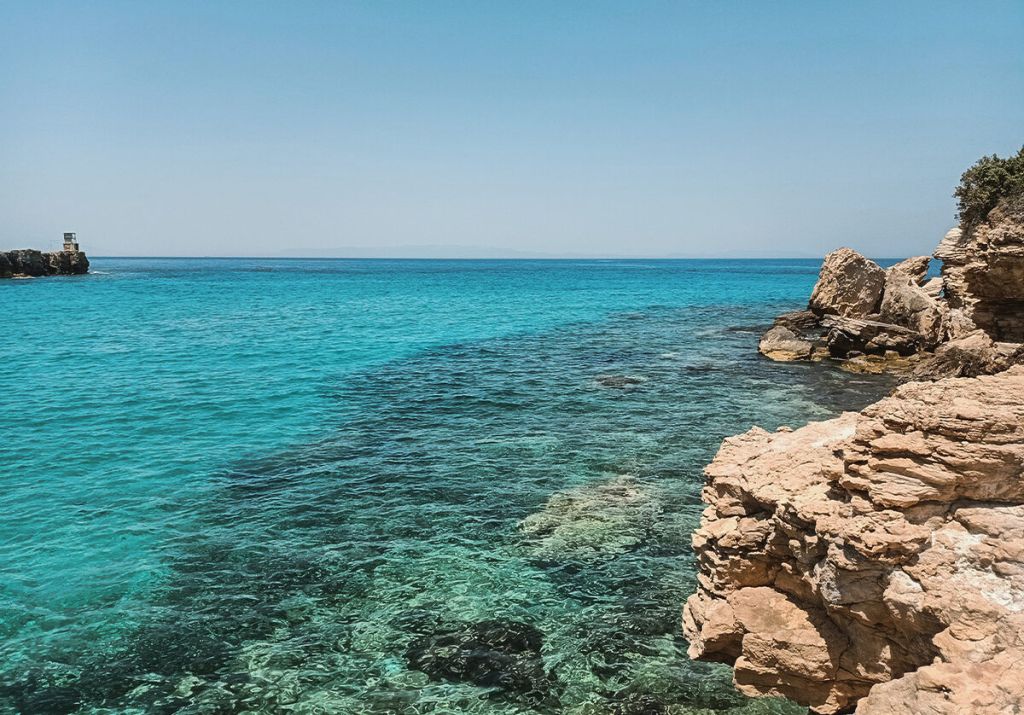 İzmir’in kalabalık sahillerinden uzak, doğayla baş başa kalmak isteyenler için