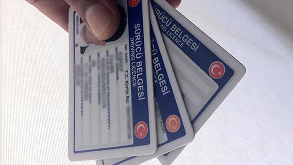 İçişleri Bakanı Ali Yerlikaya, eski tip sürücü belgelerinin yenilenmesi için