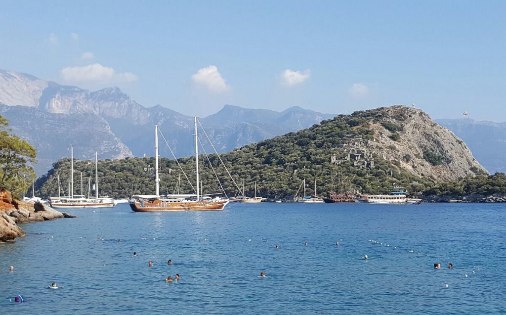 Gemiler Koyu, Muğla’nın Fethiye ilçesinde doğayla tarihin buluştuğu en özel