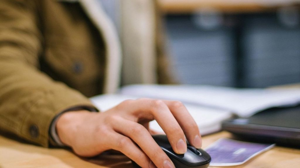 Kaliforniya Üniversitesi’nde yapılan bir araştırma, bilgisayar farelerinin çevredeki konuşmaları titreşim