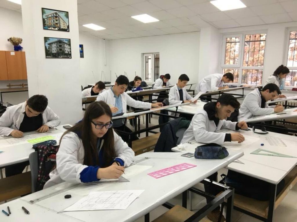 Milli Eğitim sisteminde köklü değişiklikler gündeme gelirken, zorunlu eğitimin süresinin