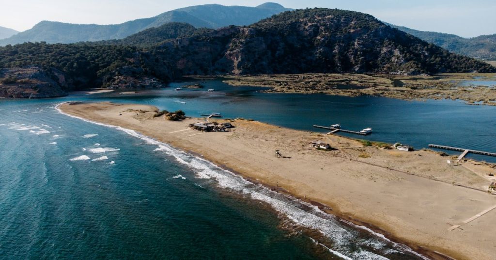 Sessizliğin ve Sakinliğin Buluştuğu Ege Kıyısı iztuzu beach aeriel drone photo aegean sea dalya 2022 09 27 19 34 51 utc 1 ZNATEVHMLD92KJVCUGWG7OZJ7JG4CK 1 - Marmara Bölge Gazetesi