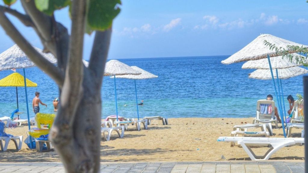 Ege’nin Kuzeyinde Saklı Bir Kaçış Noktası marmara adasi cinarli koyu plaji4 - Marmara Bölge Gazetesi