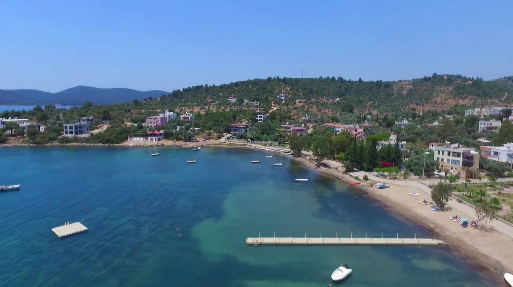 Muğla’nın saklı cennetlerinden Zeytinlikuyu Plajı, berrak denizi ve huzur dolu