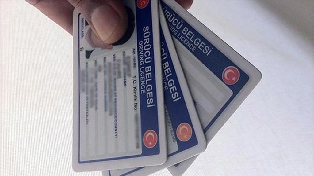 Eski tip sürücü belgelerini yenilemek için tanınan süre dolmak üzere.