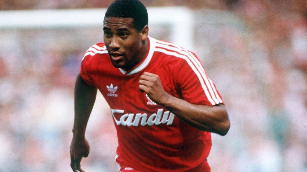 İngiltere’nin unutulmaz futbolcularından John Barnes, sahibi olduğu şirketin 1,5 milyon