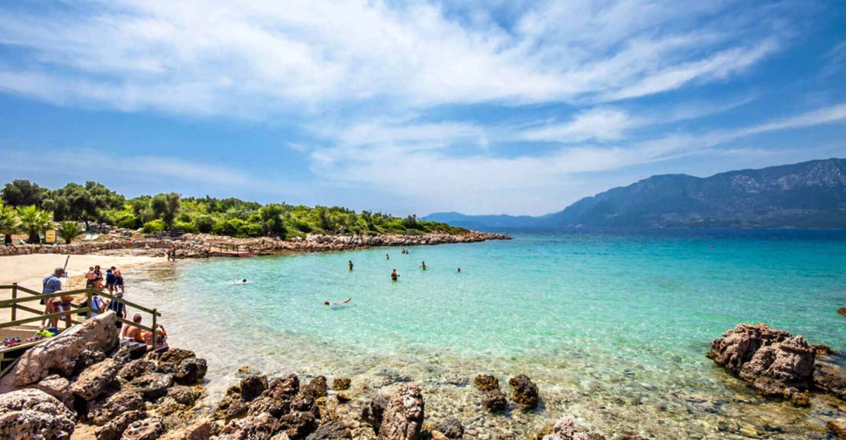 Balıkesir’in Edremit ilçesine yaklaşık 2 saat uzaklıkta yer alan İzmir’in