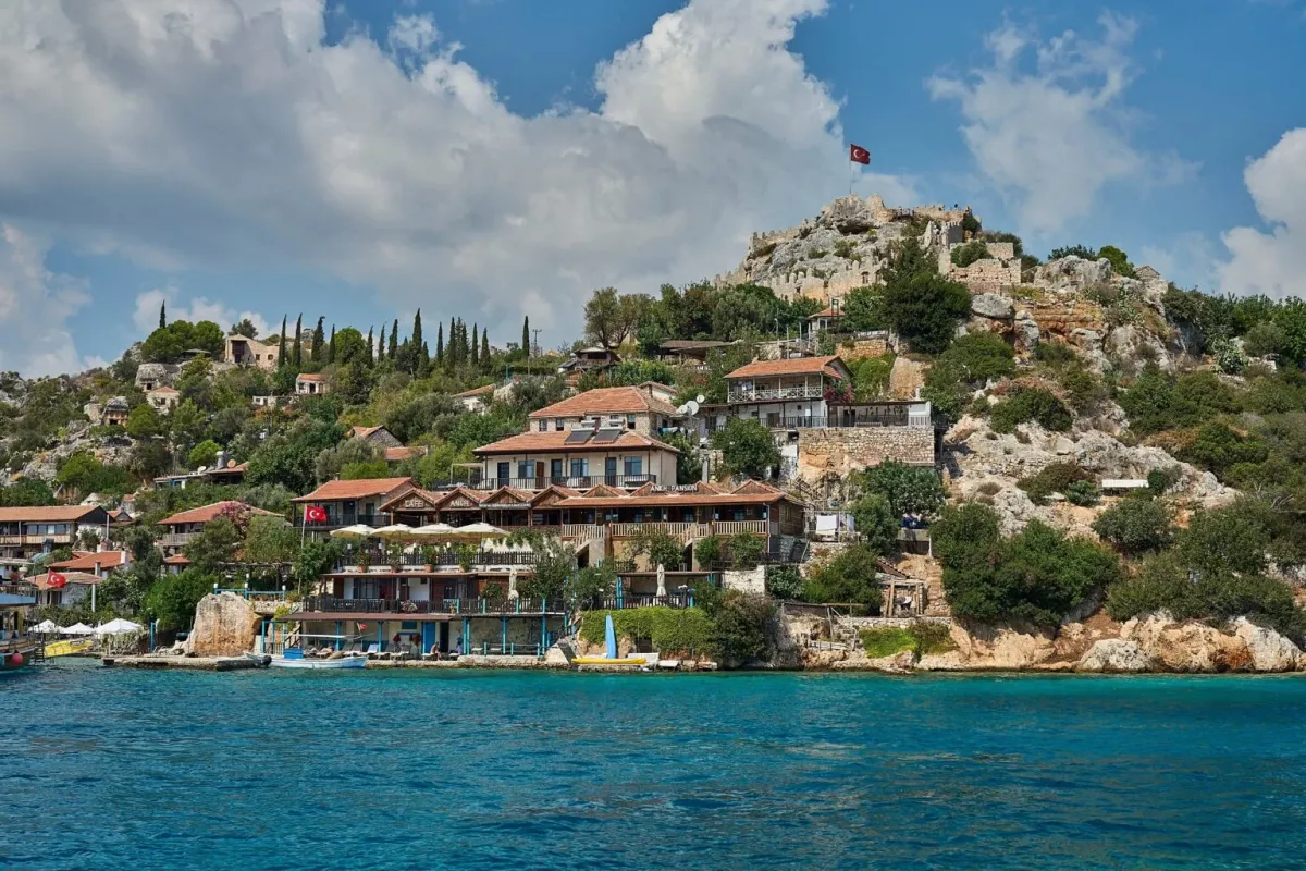 Antalya'nın Demre ilçesine bağlı Kaleköy, kara yoluyla ulaşılamayan nadir yerleşimlerden