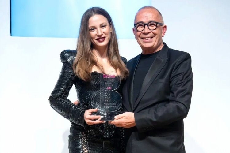 Victoria’s Secret Meleğiyle Yan Yana! 1858439 serenay sarikaya ya bir odul daha 6909921bb49a6 - Marmara Bölge Gazetesi