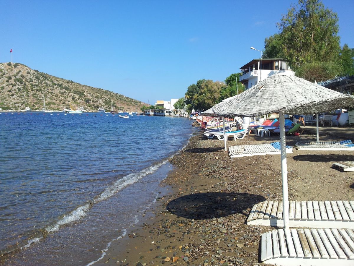 Muğla’nın Bodrum ilçesinde yer alan Gümüşlük Sahili, doğal güzellikleri ve