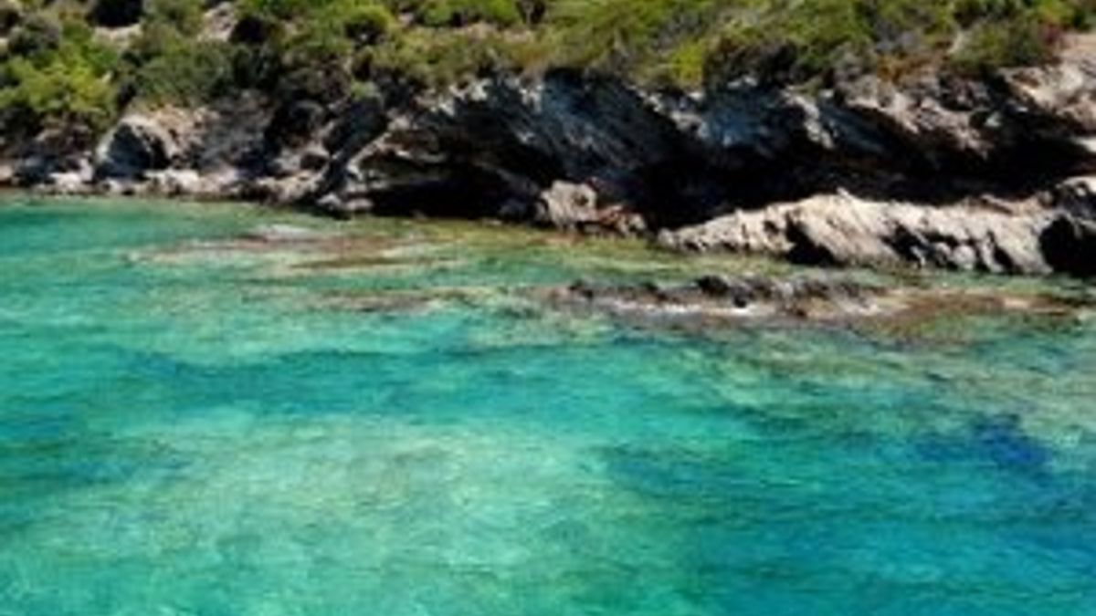 İzmir’in kalabalık plajlarından uzaklaşmak isteyenler için tarihi ve doğal güzellikleri