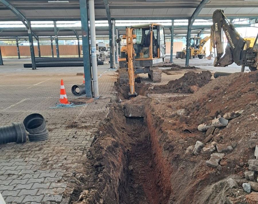 Karesi Belediyesi, Karizma Pazar Yerinde yaşanan su birikintisi sorununu çözmek